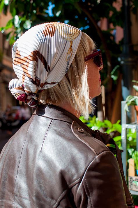 carrè hermes come indossare capelli|I Foulard di Hermès: fra Segreti e Curiosità .